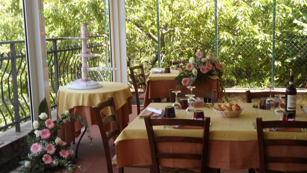 Hotel Ristorante La Bruceta Cremolino Eksteriør billede
